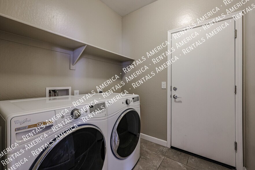 Building Photo - 7526 S 28th Pl