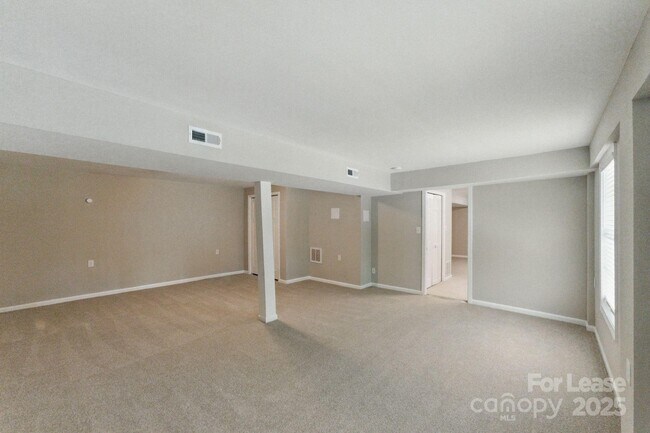 Building Photo - 7016 Wannamaker Ln