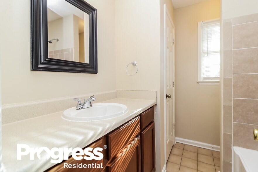 Building Photo - 796 Indian Lake Dr NW