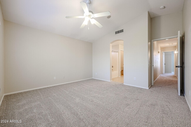 Building Photo - 6921 W Juniper Ave