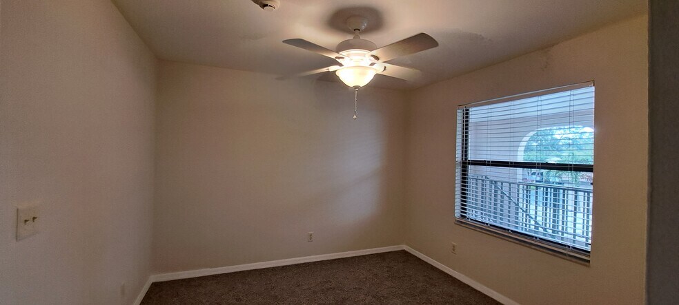 Main bedroom - 10011 Maddox Ln