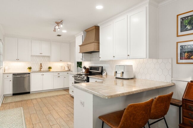 Building Photo - 405 Navarre St