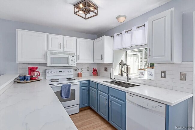 Building Photo - 4676 S Dillon Ct