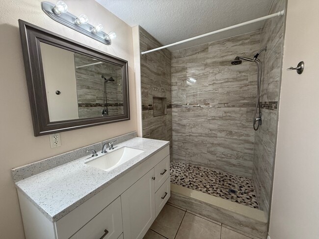 Building Photo - 972 N Fairbairn Dr