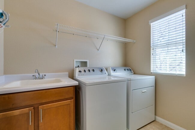 Building Photo - GORGEOUS HOME WITH TONS OF UPGRADES*MOUNTA...