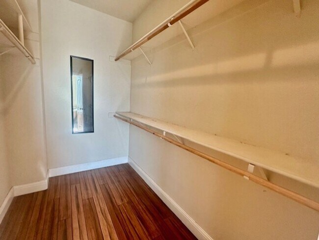 Building Photo - Beautiful Newer Home, Very Clean- Move In ...