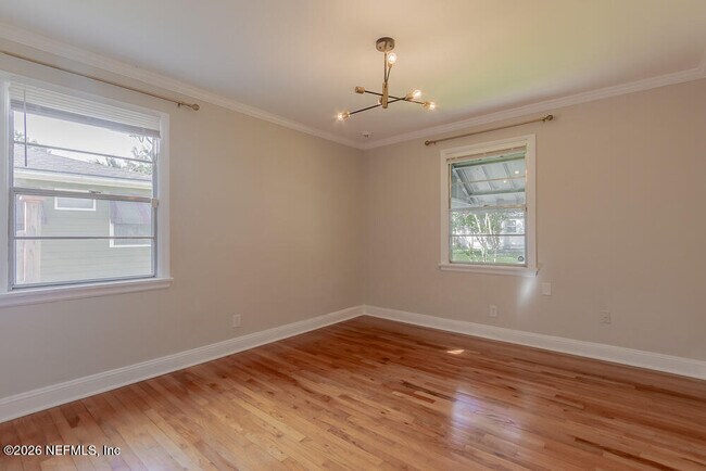 Building Photo - 1375 Menna St