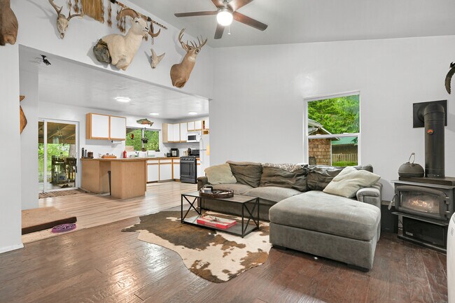 Building Photo - 6258 Bellwood Dr
