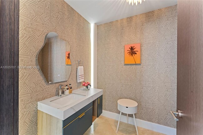 Building Photo - 5959 Collins Ave
