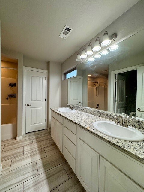 Building Photo - 100 Sullivans Wy