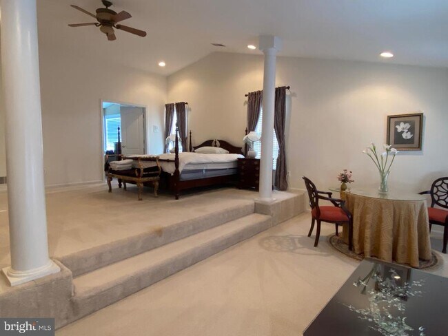 Building Photo - 42084 Bear Tooth Dr