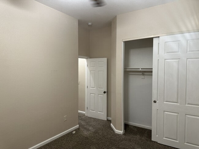 Building Photo - Weston Ranch 4 Bedroom 2.5 Bathroom Home