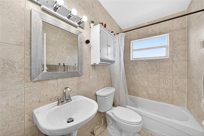 Building Photo - 900 SW 84th Ave