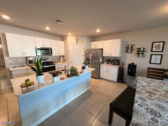 Building Photo - 1129 NW 20th Ave