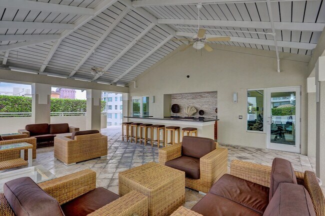 Building Photo - 480 Hibiscus St