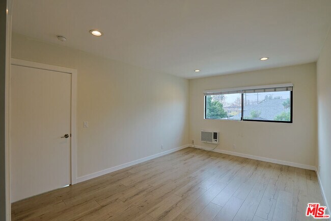 Building Photo - 1277 W 23rd St