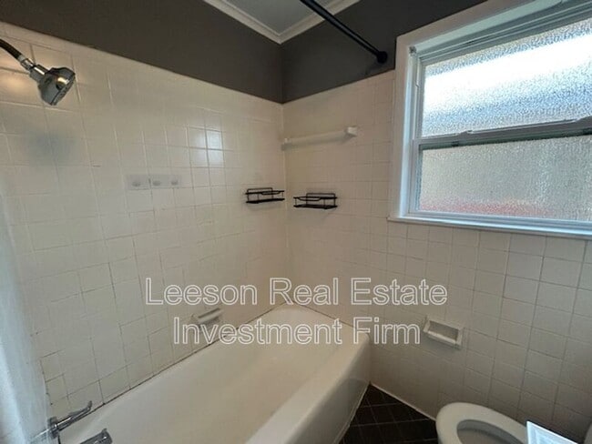Building Photo - 2038 Lovers Ln
