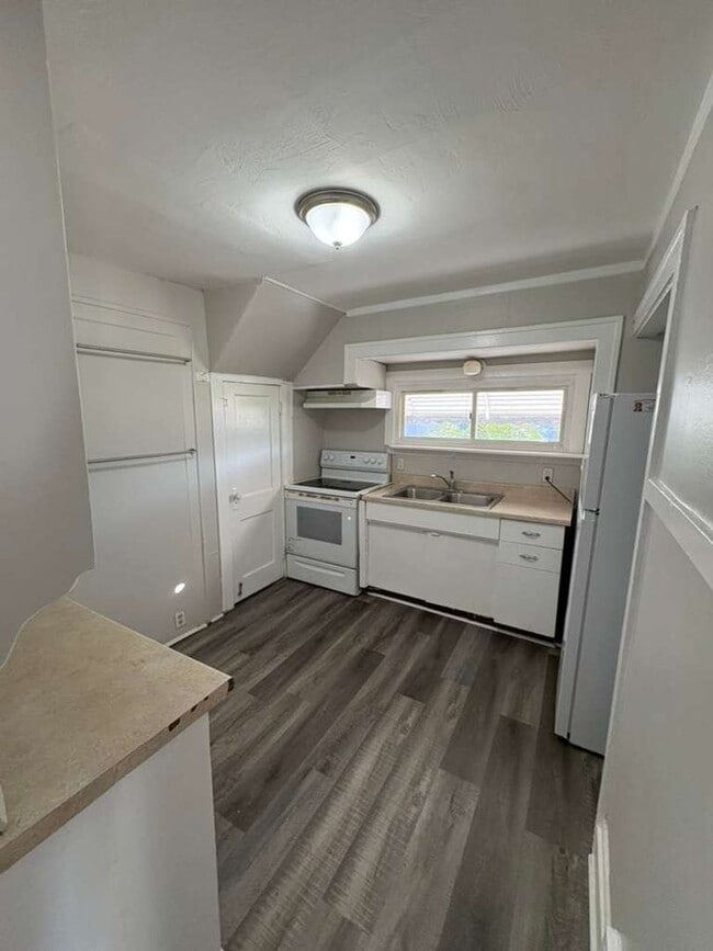 Building Photo - Spacious Single Family Home in Willowick
