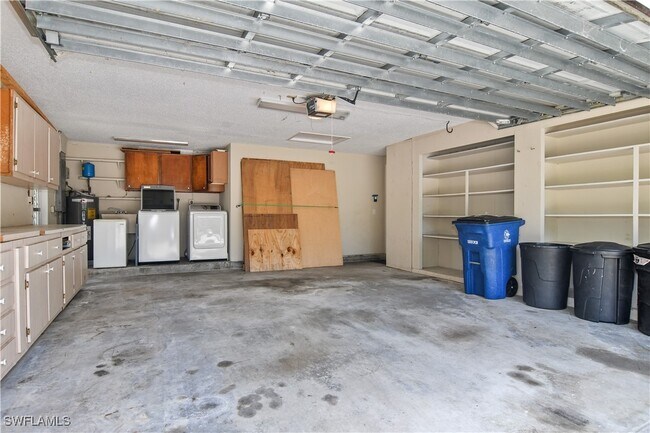 Building Photo - 28058 Oak Ln