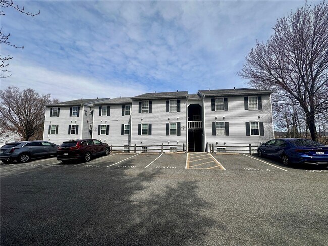 Primary Photo - 5 Lexington Hills Rd