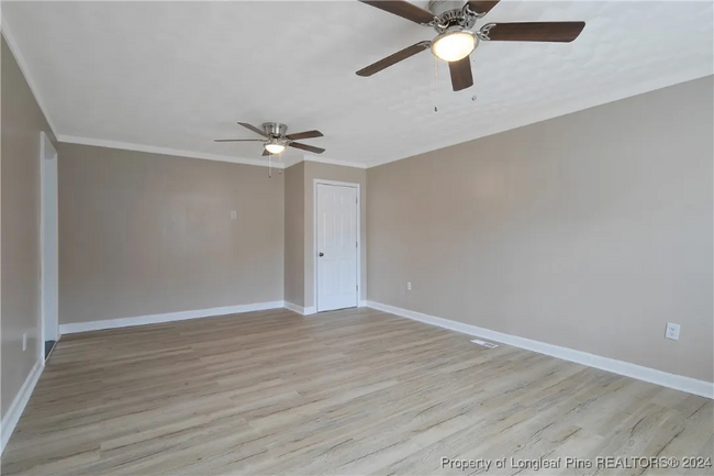Building Photo - 929 Hollydale Ln