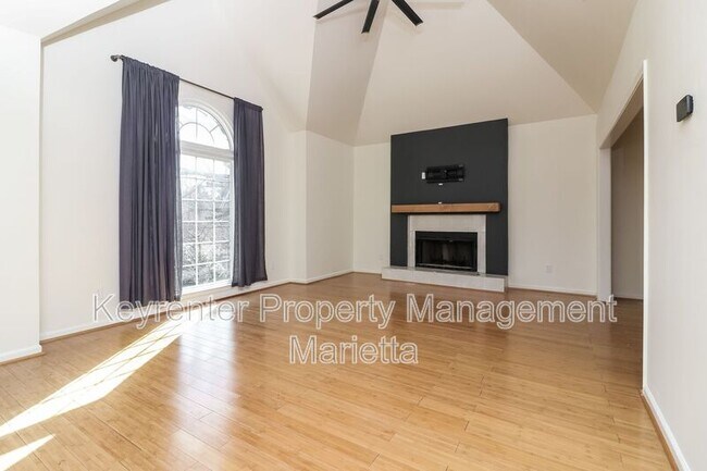 Building Photo - 991 Gentry Ln