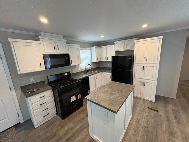 Building Photo - 8925 Beechwood Dr