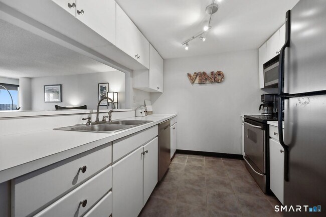 Building Photo - 127 Greyrock Pl