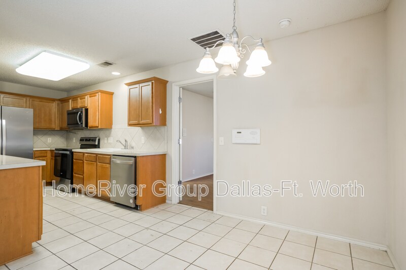 Building Photo - 1611 Waters Edge Dr