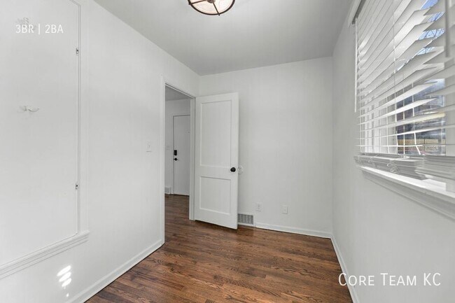 Building Photo - 3906 Booth St