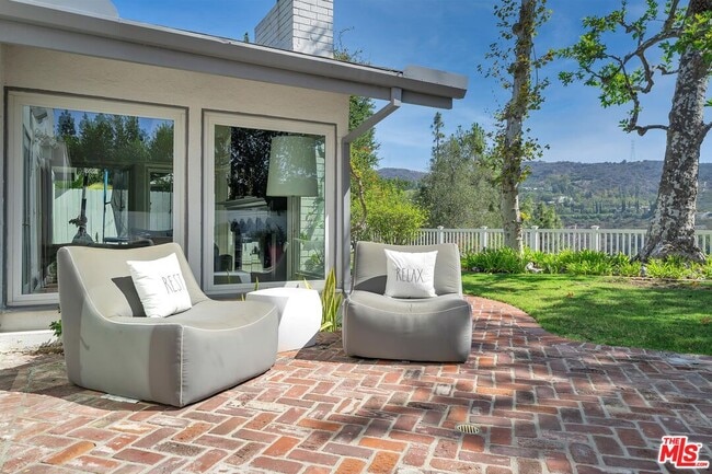 Building Photo - 2324 Banyan Dr