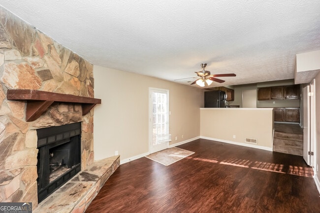 Building Photo - 284 Independence Dr