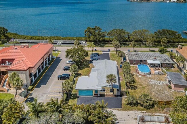 Building Photo - 7057 Sunset Dr S