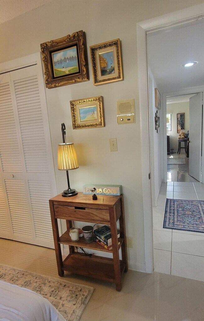 Building Photo - 1800 NE 39th Ct