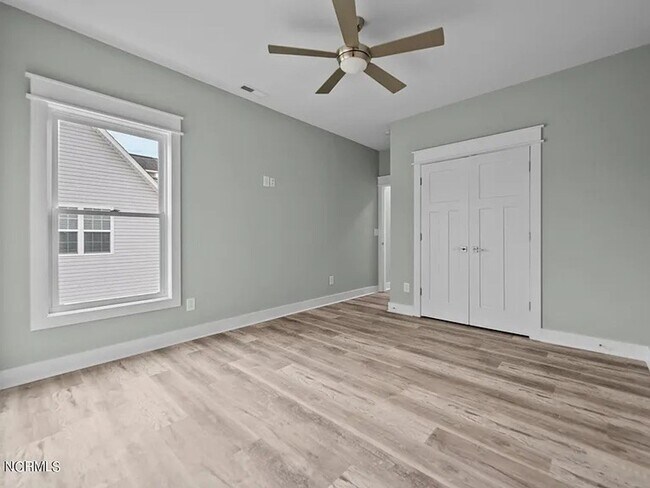 Building Photo - Beautiful New 4 Bedroom, 3 full bath plus ...