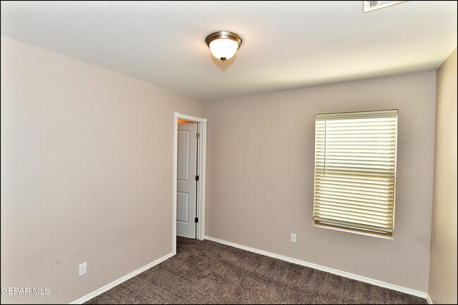 Building Photo - 963 Aircoupe Way