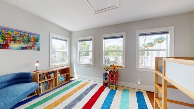 Building Photo - 1700 D St SE