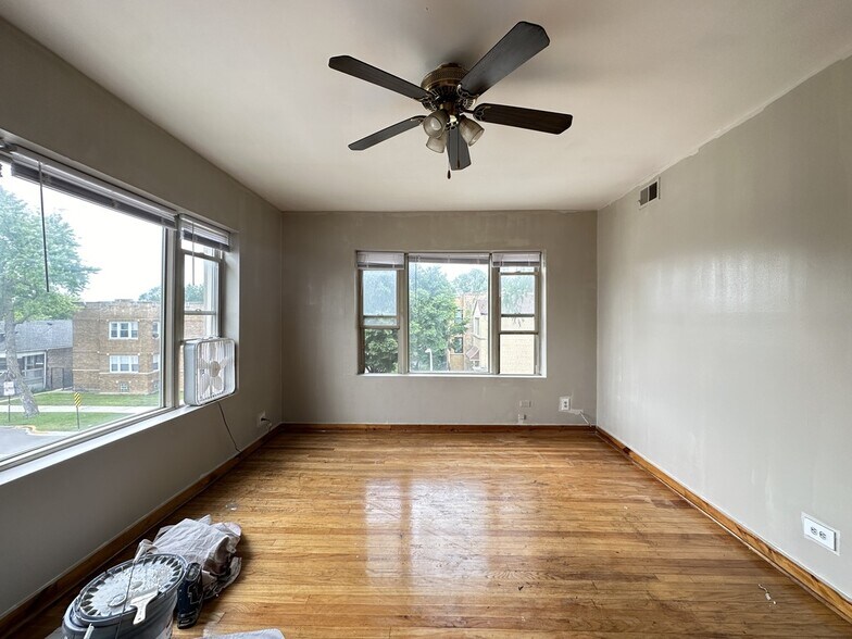 Building Photo - 6710 S Claremont Ave