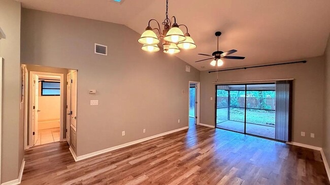 Building Photo - 7909 Richwood Dr