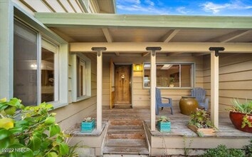 Building Photo - 3578 Pine St