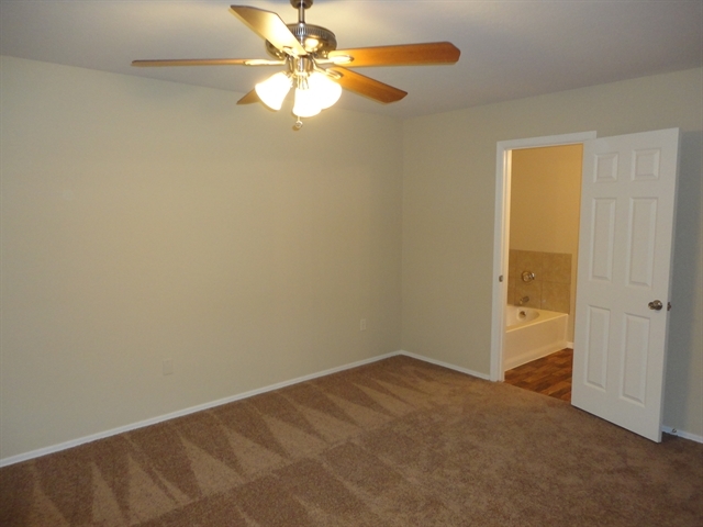 Building Photo - 1212 W Glenmere Dr