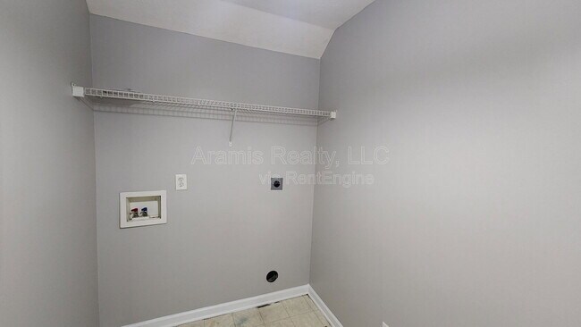 Building Photo - 5749 Strathmoor Manor Cir