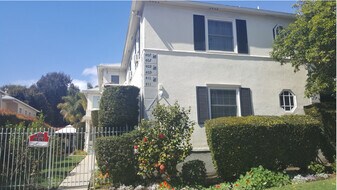 Building Photo - 407 1/2 Veteran