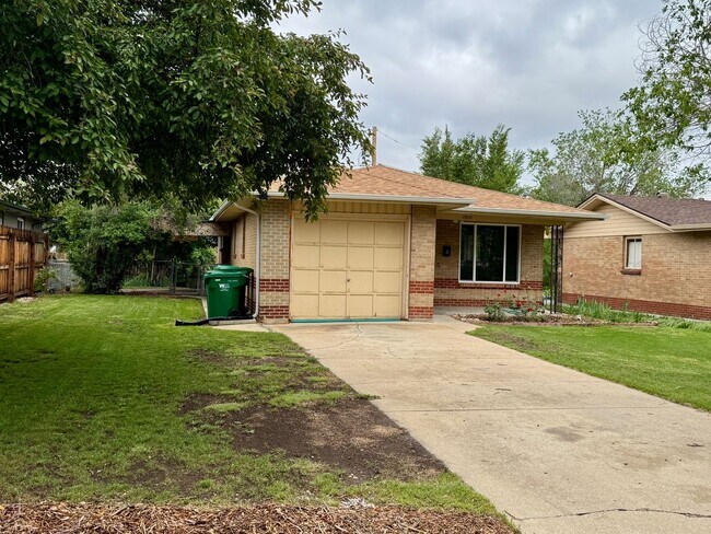 Building Photo - 3 Bedroom Home Walking distance to Sloan Lake & Highlands! Available NOW!!