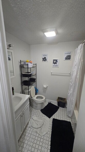 Building Photo - 31 Devereux St