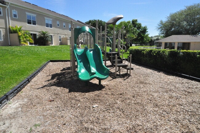 Building Photo - ALTAMONTE SPRINGS: 2 Story Townhouse, 3 bed/2.5 Bath, 1 Car Garage