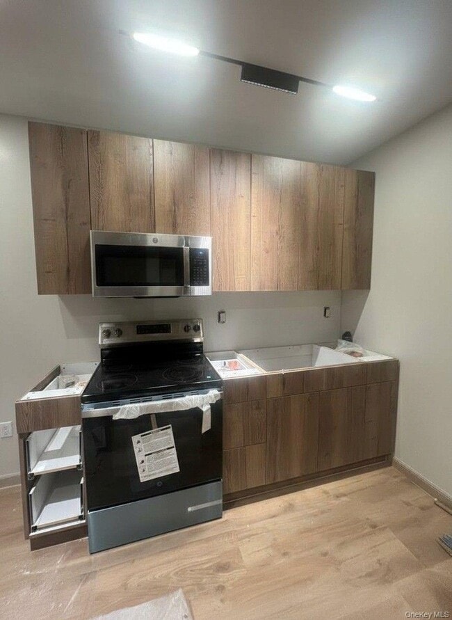 Building Photo - 294 Broadway