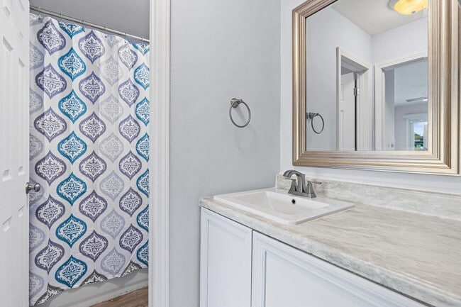 Building Photo - 210 Pelham Rd