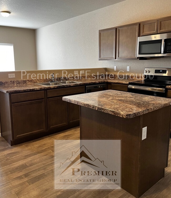 Building Photo - 7783 Sand Lake Heights