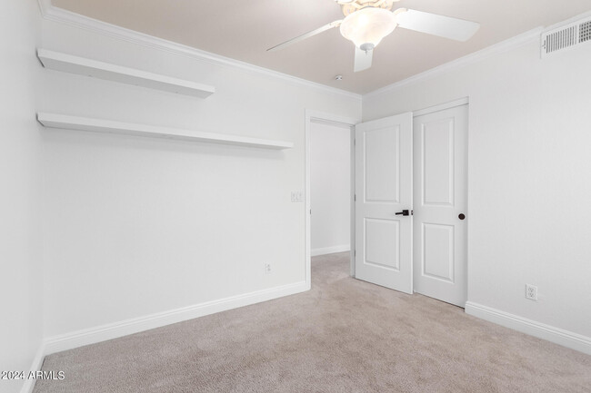 Building Photo - 7217 W Crest Ln